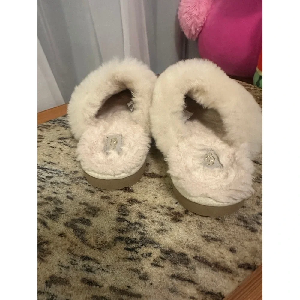 UGG Kids Classic II Cozy Metallic Shearling Lined Slides In‎ Gold